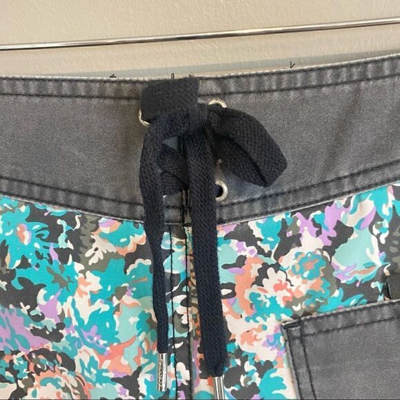 Roxy Floral Print Summer Beach Shorts - Picture 4 of 10